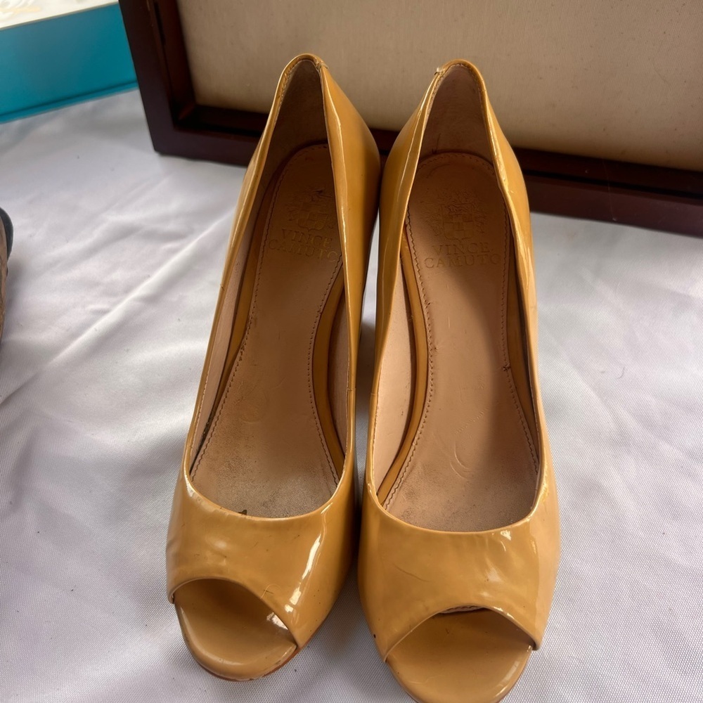 New Vince Camuto Tan Patent Leather wedge Heels 36.5 - Picture 5 of 6